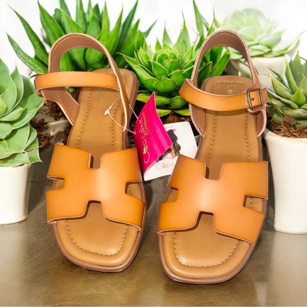 New NWT Cupcake Couture Girl’s brown sandals shoes size 4